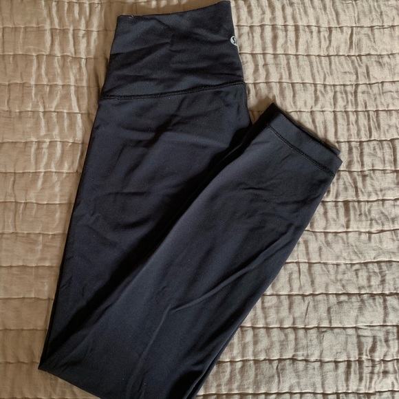 black lululemon Wunder Under 7/8 leggings! - Picture 1 of 3